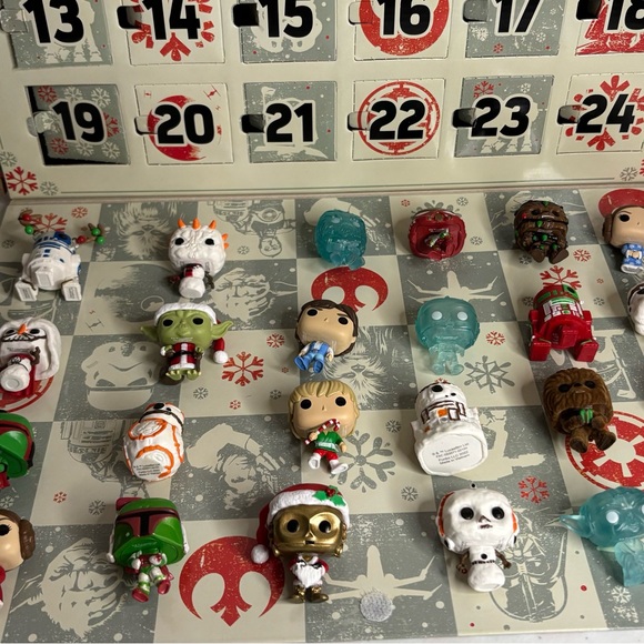 Star Wars Funko Pop! Holiday Calendar - Picture 4 of 6